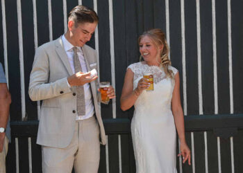 Wout van Aert viert huwelijksverjaardag met ontroerende boodschap en speciaal cadeau voor zijn vrouw Sarah De Bie