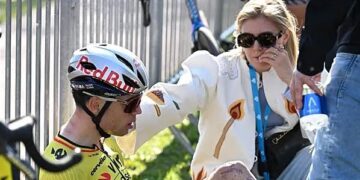 Sarah De Bie Onthult Emotionele Strijd Achter Wout van Aerts Triomf: “Ik Heb Het Lang Verborgen Gehouden”