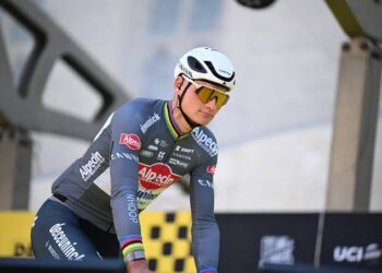 In een teleurstellende wending voor wielerfans en zijn team heeft de Belgische wielerster Mathieu van der Poel zich moeten terugtrekken uit het Critérium du Dauphiné 2025 vanwege aanhoudende pijn aan een recente polsblessure.