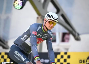 Roodhooft pareert kritiek op Van der Poel’s wedstrijdprogramma: “Ik denk eigenlijk het tegenovergestelde”