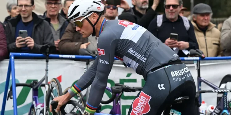 Breaking:Wielerfenomeen Mathieu van der Poel blijft last ondervinden van aanhoudende polspijn, wat een domper vormt op zijn seizoen en zorgen baart bij zowel fans als teamleden.