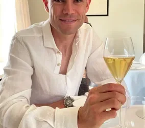 Wout van Aert Ruilt Lead-Outs in voor Luxe bij Michelinrestaurant na Zware Giro