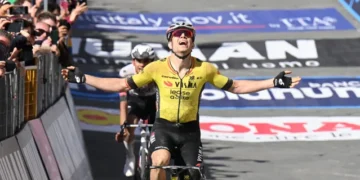 “Gemiddeld? Ik vind zijn seizoen uitstekend”: Van Aert krijgt steun uit onverwachte Franse hoek