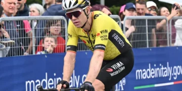 Triest nieuws: De Belgische wielerster Wout van Aert kampt opnieuw met een probleem dat hem al meerdere keren eerder heeft gehinderd, wat tot bezorgdheid leidt bij zijn team en fans.