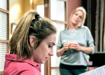 Schokkende Wending Achter de Schermen: Jasmijn Van Hoof Onthult Verrassende Scenariowijziging Tijdens Finale van Familie