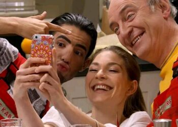 ‘Thuis’-weetje: Acht jaar geleden speelde Thilly (Lauren Müller) het liefje van Franky — die nu Kaat is! Niet iedereen weet het, maar Müller was toen al te zien in Thuis als de partner van de zoon van Frank en Simonne. 👇👇👇