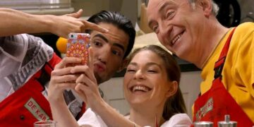 ‘Thuis’-weetje: Acht jaar geleden speelde Thilly (Lauren Müller) het liefje van Franky — die nu Kaat is! Niet iedereen weet het, maar Müller was toen al te zien in Thuis als de partner van de zoon van Frank en Simonne. 👇👇👇