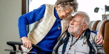 ‘Familie’-actrice Annie Geeraerts (98) gebroken omdat ze laatste wens van overleden partner Paul (93) niet kon vervullen: ‘Ik heb echt mijn best gedaan’..