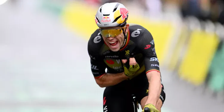 De spanning stijgt in het Belgische wielrennen nu bondscoach Sven Vanthourenhout subtiel aandringt op een snelle beslissing van Wout van Aert over het WK. Hij benadrukte het belang van “volledig toegewijde renners met een duidelijke focus.”