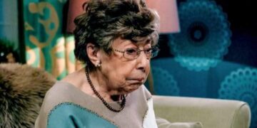 ‘Familie’-ster doet een emotionele onthulling: “Wat als ze mij beu worden?” – Openhartige bekentenis van publiekslieveling ‘Bomma’