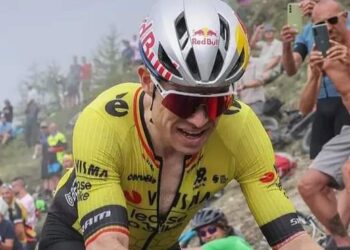 Slechts enkele dagen voor de start van de Tour de France heeft Wout van Aert een stevige tegenslag te verwerken gekregen – wat velen omschrijven als een regelrechte “klap in het gezicht.”