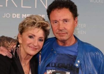 De Belgische actrice Martine Jonckheere had vrijdag alle reden om te stralen—en dat was niet alleen door haar gebruikelijke charme. De geliefde actrice deelde op sociale media een bijzonder persoonlijk moment: haar 38ste huwelijksverjaardag met echtgenoot Filip.