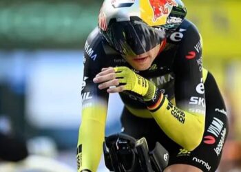 Wout van Aert spaart zich bewust in tijdrit: “Ik moet slim omgaan met mijn krachten”