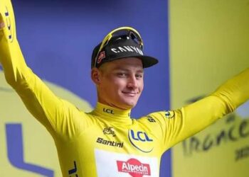 Mathieu van der Poel is vastberaden om van etappe 7 in de Tour de France een onvergetelijke dag te maken.”Dit is een zeldzame en bijzondere kans,” zei Van der Poel voorafgaand aan de rit. “Als je het geel draagt, moet je ervan profiteren. Ik wil iets magisch creëren.”