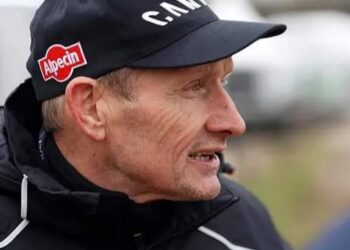 Adrie van der Poel doet opvallende oproep aan zoon Mathieu: “Zet dat nu even opzij”