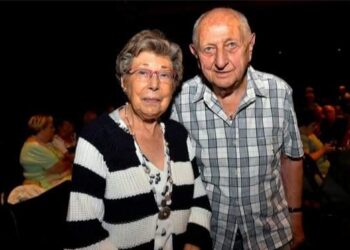 De 99-jarige Belgische acteur Ray Verhaeghe, vooral bekend als ‘Albert’ uit de populaire serie Familie, heeft in een openhartig interview zijn gevoelens gedeeld over ouder worden en het verlies van dierbaren. “Het leven is toch verschrikkelijk oneerlijk,” zei hij in gesprek met Het Nieuwsblad.