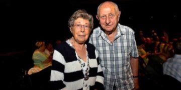 De 99-jarige Belgische acteur Ray Verhaeghe, vooral bekend als ‘Albert’ uit de populaire serie Familie, heeft in een openhartig interview zijn gevoelens gedeeld over ouder worden en het verlies van dierbaren. “Het leven is toch verschrikkelijk oneerlijk,” zei hij in gesprek met Het Nieuwsblad.