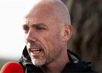 Tourflop Van Aert? Sven Nys kent het pijnpunt..Wout van Aert beleeft een moeilijke Tour de France 2025. De Belgische alleskunner is er nog niet in geslaagd zich in de strijd om ritzeges te mengen. Ondanks enkele moedige pogingen blijft het resultaat uit….