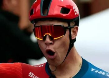 Milan sprint overtuigend naar winst in Laval, Van Aert verrassend tweede