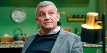 Peter Bulckaen, bekend van zijn rol in de populaire tv-serie Familie, heeft openhartig gesproken over zijn liefdesleven en zijn diepe verbondenheid met de natuur. In een recent interview met Primo vertelde de acteur dat hij verliefd is en het liefst omringd wordt door rust en natuur.👇