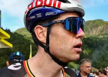 Etappe 11 van de Tour de France 2025 eindigde in opschudding nadat Wout van Aert beschuldigd werd van het breken van een ongeschreven wielerwet.