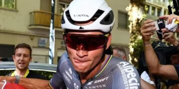 Van der Poel zorgt voor ongeloof met heroïsche rit ondanks ziekte in spectaculaire Tour-etappe”Ik had in het begin een zwaar hoofd, maar naarmate de koers vorderde, voelde ik me beter.”Volledige details hieronder👇