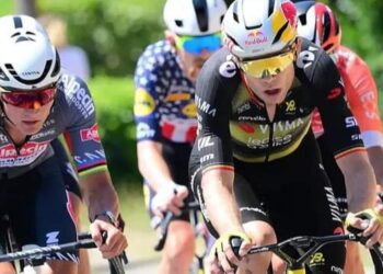 Van Aert geeft Van der Poel de schuld: ‘Dat is altijd met hem’