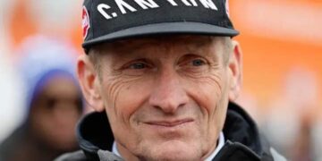 Van der Poel bedrogen? Vader Adrie wijst de schuldige aan “Mathieu verloor niet zomaar tijd — hij werd in een moeilijke positie gebracht door iemand die zijn rug had moeten dekken,”