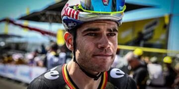 Van Aert furieus: “Dat is echt belachelijk”