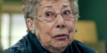 Annie Geeraerts heeft onlangs openhartig gesproken over het diepe verdriet dat ze nog steeds voelt na het overlijden van haar partner Paul, enkele maanden geleden. De bekende Familie-actrice gaf toe dat vooral thuiskomen moeilijk is, omdat er niemand meer is om tegen te praten.Volledige details hierš