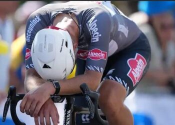 Van der Poel slaat alarm voor rit 15: “Ik ben niet fit”