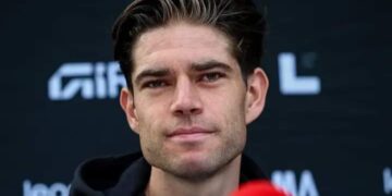 Wout van Aert Verrast Fans met Speciale Thuiswedstrijd-Aankondiging