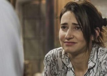 De Belgische actrice Jasmijn Van Hoof, vooral bekend door haar rol als Stefanie Coppens in de populaire soap Familie, heeft zich openlijk uitgesproken over een moeilijke periode in haar carrière en de persoonlijke twijfels die ze toen ervoer.