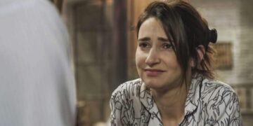 De Belgische actrice Jasmijn Van Hoof, vooral bekend door haar rol als Stefanie Coppens in de populaire soap Familie, heeft zich openlijk uitgesproken over een moeilijke periode in haar carrière en de persoonlijke twijfels die ze toen ervoer.