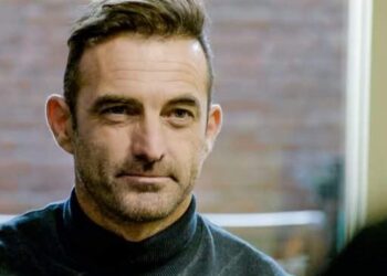 De Belgische acteur en zanger Gunther Levi heeft zich recent uitgesproken over de zorgen die fans hadden na zijn opvallende gewichtsverlies en teruggetrokken houding afgelopen zomer.Volledige details hier👇