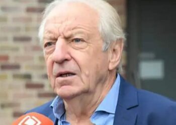 De Cauwer prijst emotionele Tour-triomf van Van Aert: “Mooier wordt het niet”