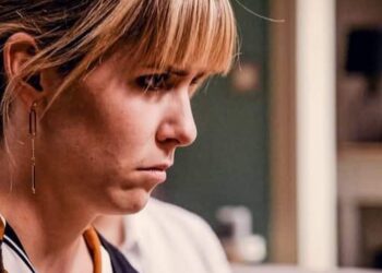 De Belgische actrice Margot Hallemans, vooral bekend door haar langdurige rol als Hanne Van den Bossche in de populaire soap Familie, heeft gereageerd op een hardnekkig gerucht over haar verleden. “DAT HEB IK NOOIT GEDAAN!”