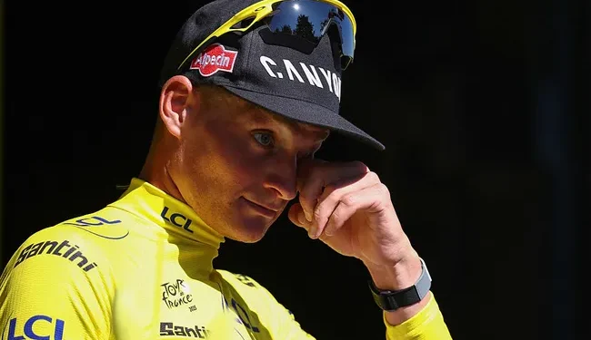 Mathieu van der Poel:“Ik vraag me soms af hoe de anderen zo goed herstellen,” zei hij. “Na een zware rit voel ik me vaak helemaal leeg, en toch zie ik de volgende dag renners opnieuw volle bak gaan alsof er niets is gebeurd.”