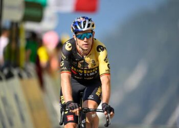 BREAKING:In een ontwikkeling die de wielerwereld op zijn kop zet, heeft de Belgische wielerster Wout van Aert naar verluidt een verbluffende miljoenenovereenkomst getekend met sportgigant Nike.