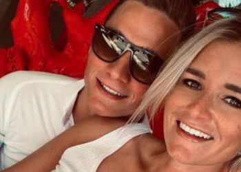 In een ontroerend moment van liefde deelde wielrenner Mathieu van der Poel een warme ode aan zijn partner Roxanne Bertels, ter ere van hun hechte relatie. Het bericht raakte fans over de hele wereld.