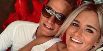 In een ontroerend moment van liefde deelde wielrenner Mathieu van der Poel een warme ode aan zijn partner Roxanne Bertels, ter ere van hun hechte relatie. Het bericht raakte fans over de hele wereld.