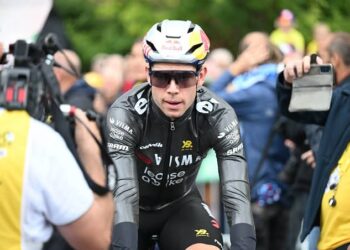 De Belgische wielerster Wout van Aert heeft openlijk zijn twijfels geuit over zijn recente sprintproblemen en geeft toe dat hij niet volledig begrijpt waarom zijn kracht en snelheid ontbreken in de laatste fases van de wedstrijden.