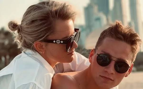 Triest Nieuws: In een onverwachte en emotionele bekendmaking heeft wielerster Mathieu van der Poel zijn breuk aangekondigd met zijn langdurige vriendin Roxanne Bertels.