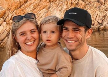 Na een emotionele Tour de France trad de Belgische wielerster Wout van Aert even uit de schijnwerpers om zijn vrouw, Sarah De Bie, te eren. In een ontroerende boodschap bedankte hij haar liefde en steun als de ware basis van zijn succes.