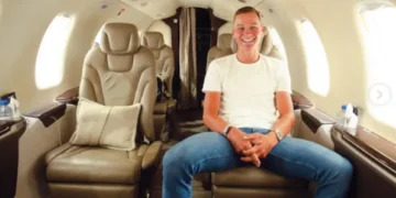 Fans kritisch op Van der Poel vanwege deal met privéjetbedrijf, hij reageert: “De manier waarop ik reis is ontzettend belangrijk”