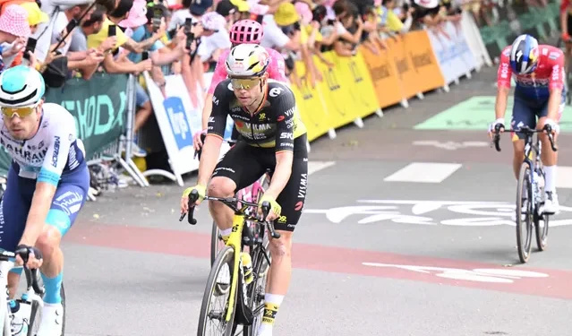 “Het kan me niet schelen als heel België zich tegen ons keert” – Visma-ploegleider zegt dat Wout van Aert gewoon niet goed genoeg was