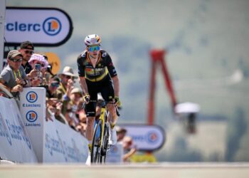 “Ze wilden het risico niet lopen om topsprinters te verliezen”: Wout van Aert haalt uit naar last-minute wijziging in tijdslimiet bergrit