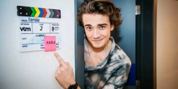 Na weken van speculatie en geruchten zorgt Aaron Blommaert voor dé onthulling waar Familie-fans op hebben gewacht. De populaire acteur bevestigt dat zijn personage niet dood is, maar springlevend terugkeert in de VTM-soap. Zijn onverwachte comeback belooft een schokgolf van emoties en verrassingen in de verhaallijn