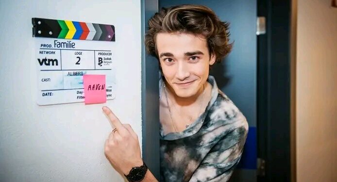 Na weken van speculatie en geruchten zorgt Aaron Blommaert voor dé onthulling waar Familie-fans op hebben gewacht. De populaire acteur bevestigt dat zijn personage niet dood is, maar springlevend terugkeert in de VTM-soap. Zijn onverwachte comeback belooft een schokgolf van emoties en verrassingen in de verhaallijn