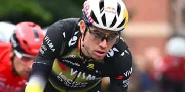 De Belgische wielerster Wout van Aert heeft zijn fans in verrukking gebracht met een verrassende aankondiging na zijn spectaculaire overwinning in de Tour de France op de Champs-Élysées.